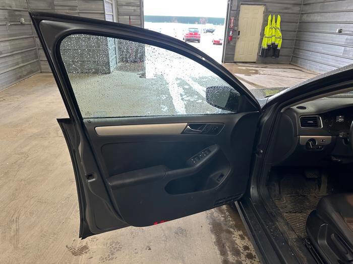Used 2011 Volkswagen Jetta TDI FWD image 21