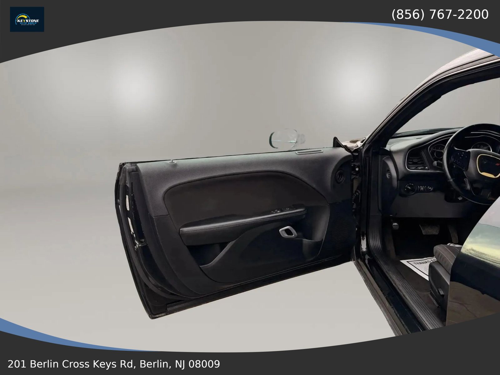 Used 2015 Dodge Challenger SXT RWD image 14