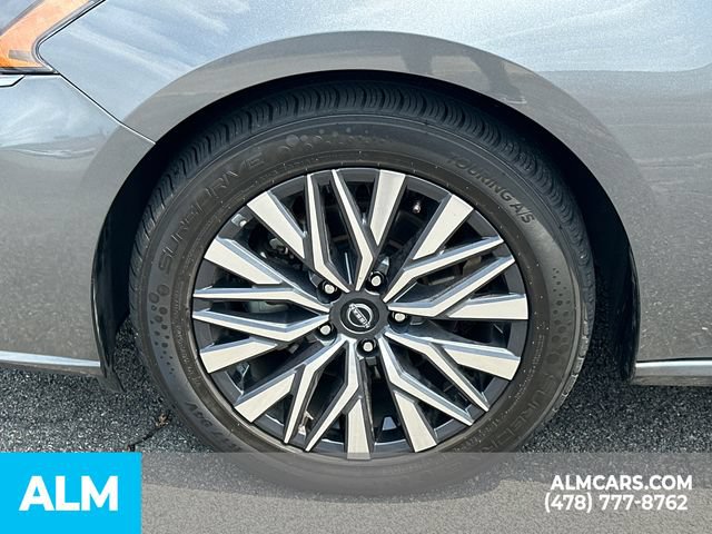 Used 2025 Nissan Altima 2.5 SV FWD image 12
