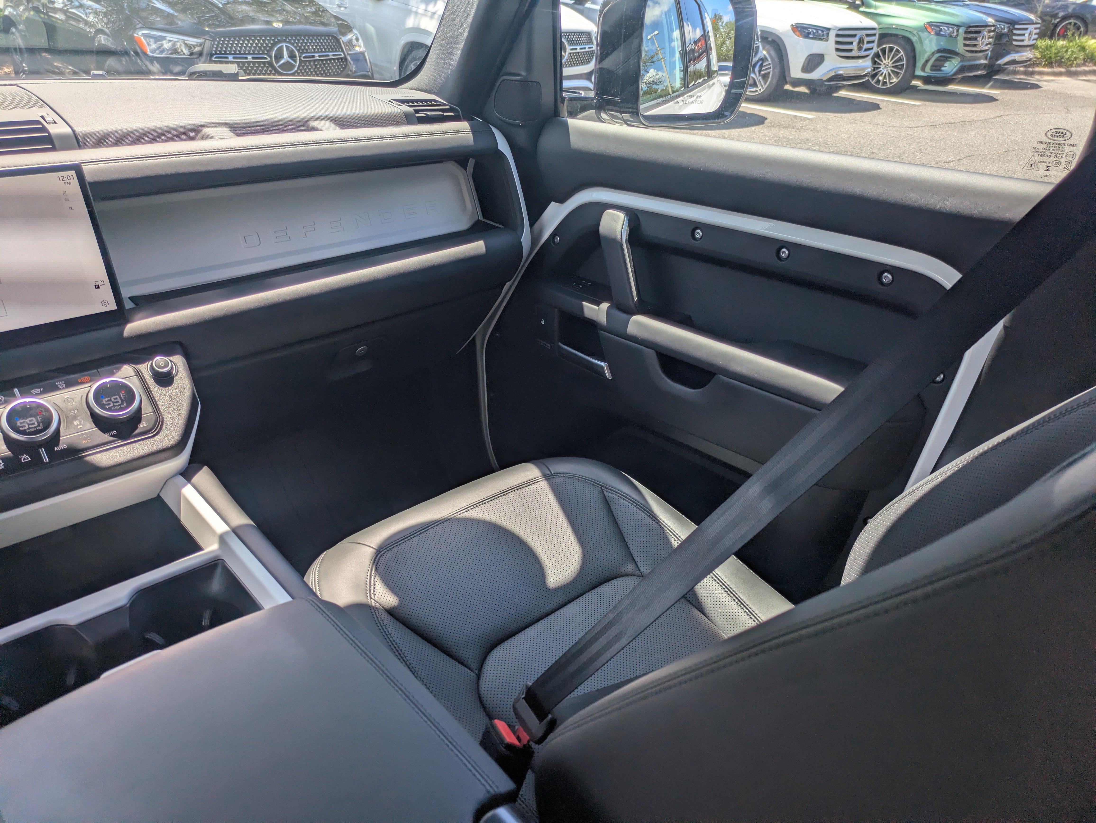 Used 2025 Land Rover Defender 110 X-Dynamic SE AWD/4WD image 16