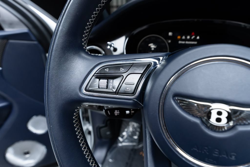 Used 2022 Bentley Bentayga AWD/4WD image 31