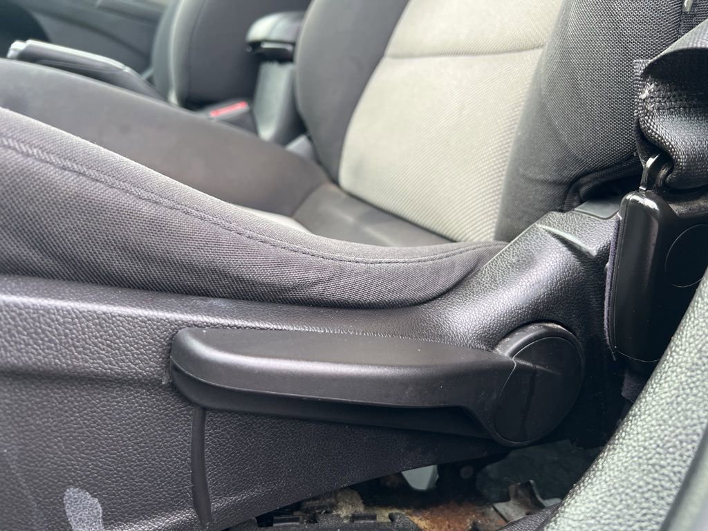 Used 2014 Chevrolet Cruze LS image 21