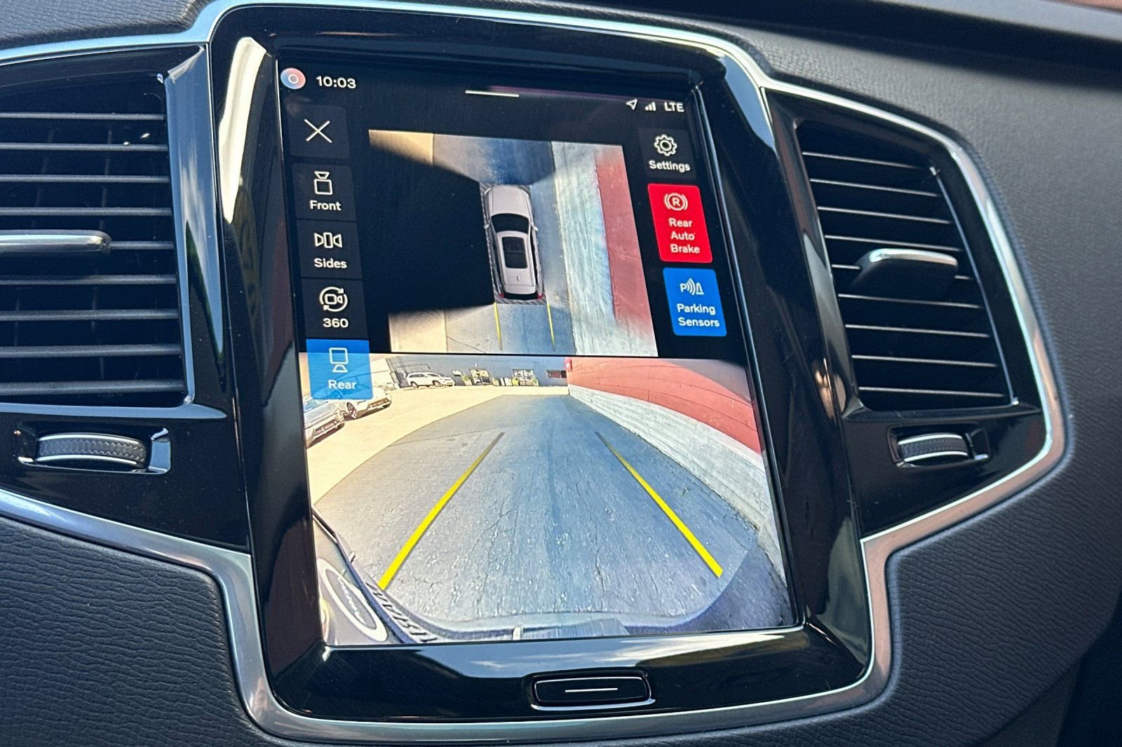 Certified 2025 Volvo XC90 B6 Plus image 23