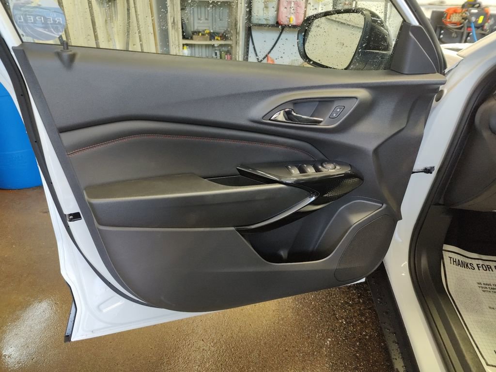 New 2025 Chevrolet Trax RS w/ Sunroof Package image 16