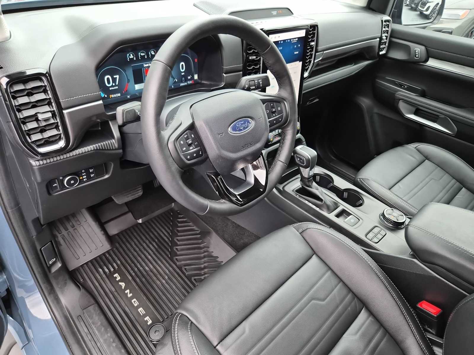 Used 2025 Ford Ranger Lariat w/ Advanced Towing Package image 2