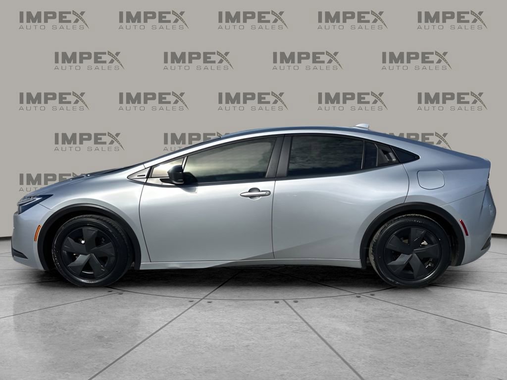 Used 2024 Toyota Prius Prime SE image 2