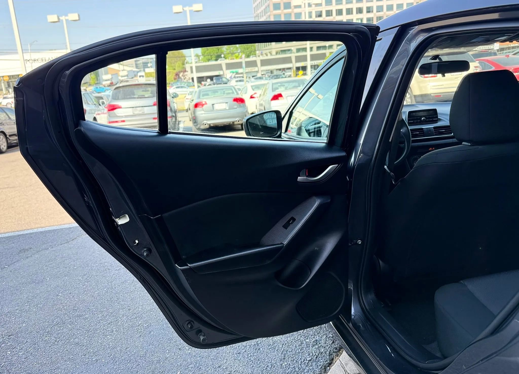 Used 2014 MAZDA MAZDA3 i Sport image 22