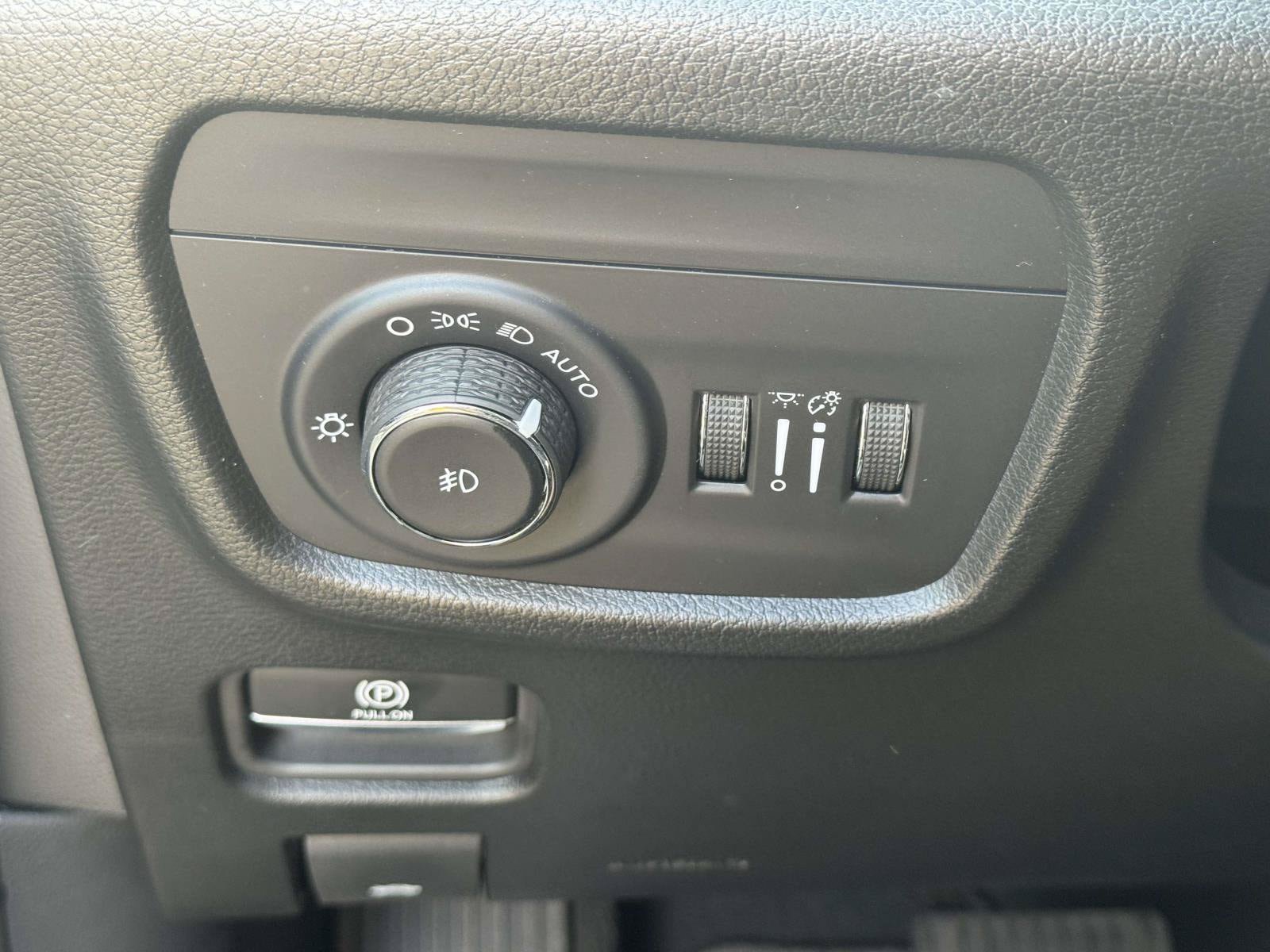 Used 2026 Jeep Grand Cherokee Limited AWD/4WD image 19