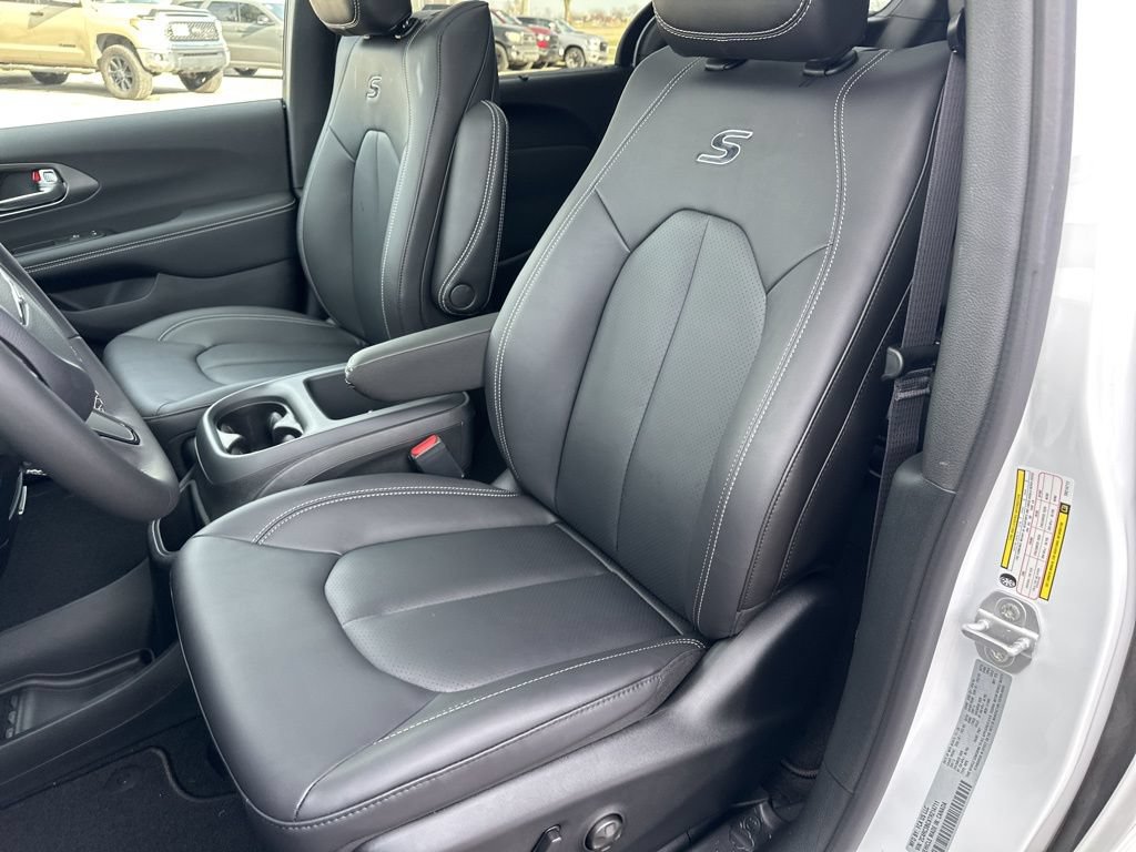 New 2026 Chrysler Pacifica Select AWD/4WD image 66