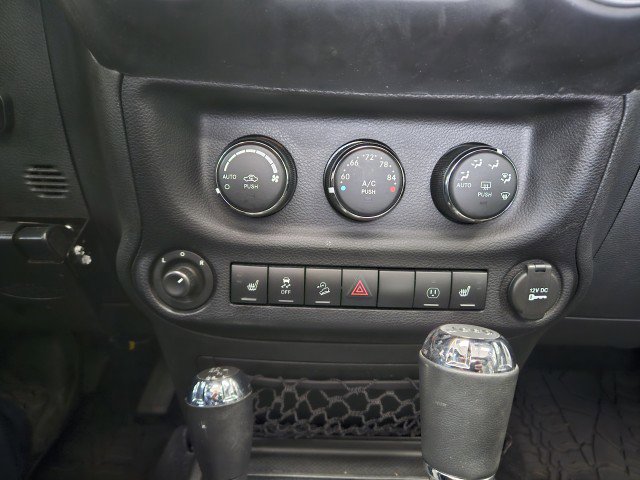 Used 2016 Jeep Wrangler Unlimited Rubicon AWD/4WD image 24