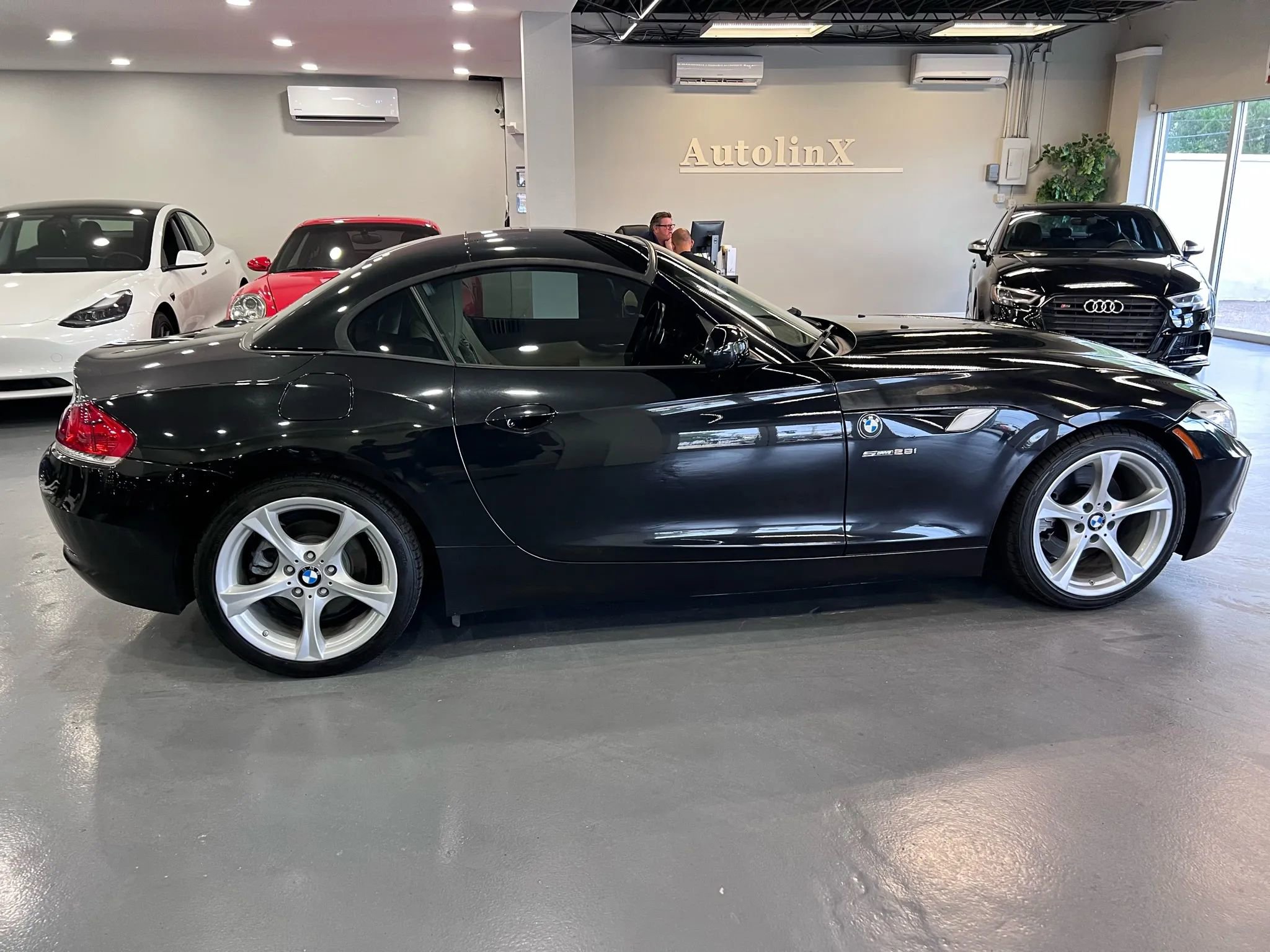 Used 2012 BMW Z4 sDrive28i w/ Sport Pkg image 8