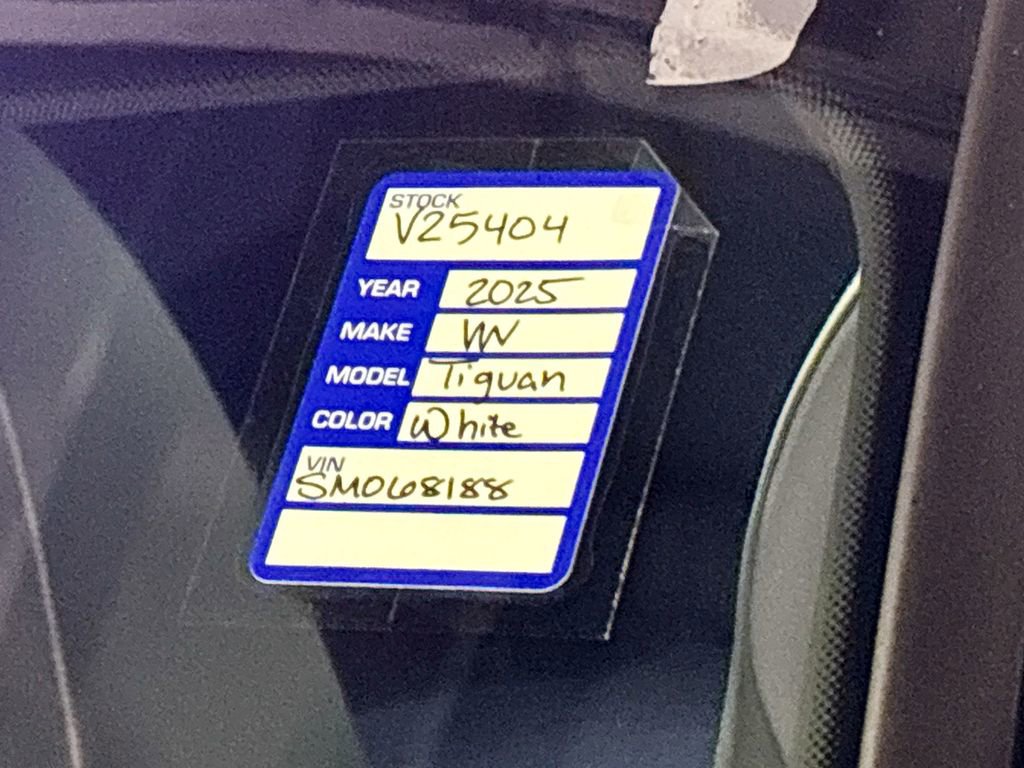 New 2025 Volkswagen Tiguan SE R-Line image 26