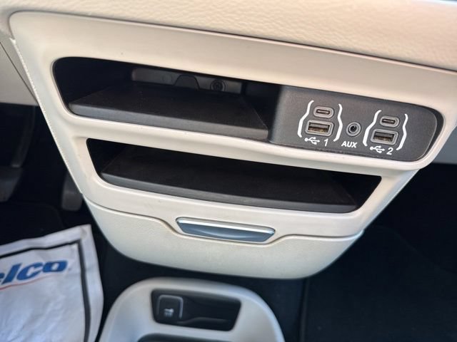 Used 2024 Chrysler Pacifica Touring-L FWD image 27