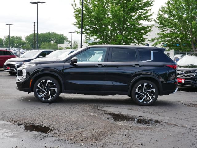 Used 2024 Mitsubishi Outlander SE AWD/4WD image 3