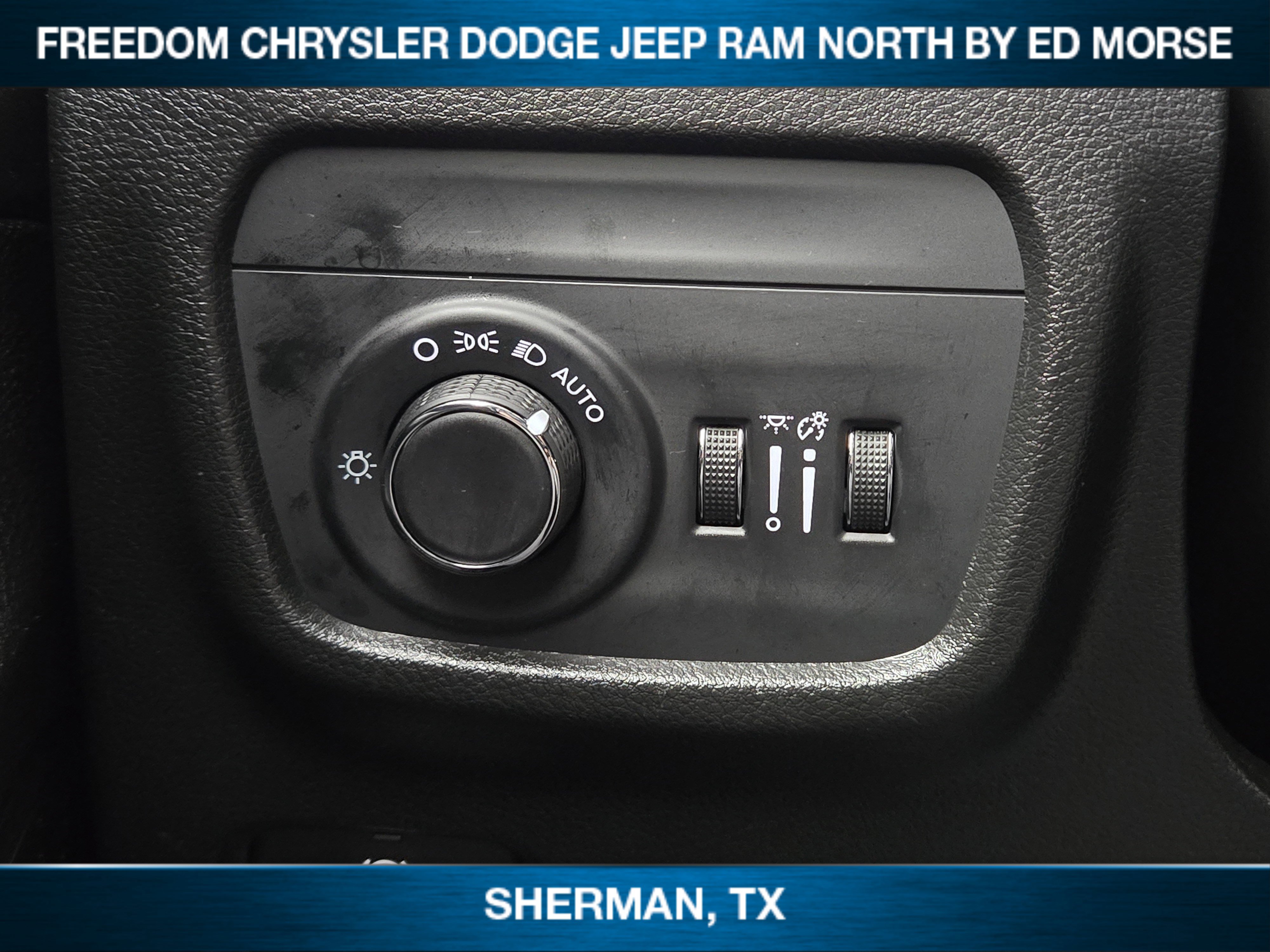 Used 2025 Jeep Grand Cherokee Altitude AWD/4WD image 16