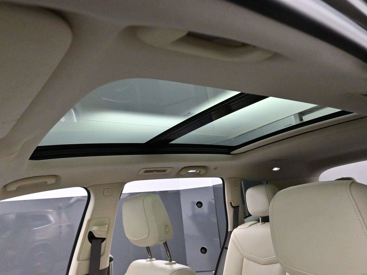 Certified 2022 Cadillac XT6 Premium Luxury image 32