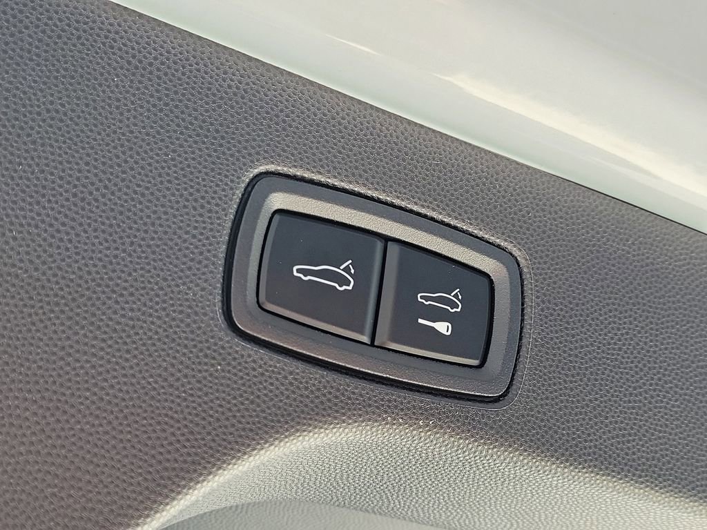 New 2026 Porsche Macan Turbo Electric AWD/4WD image 18