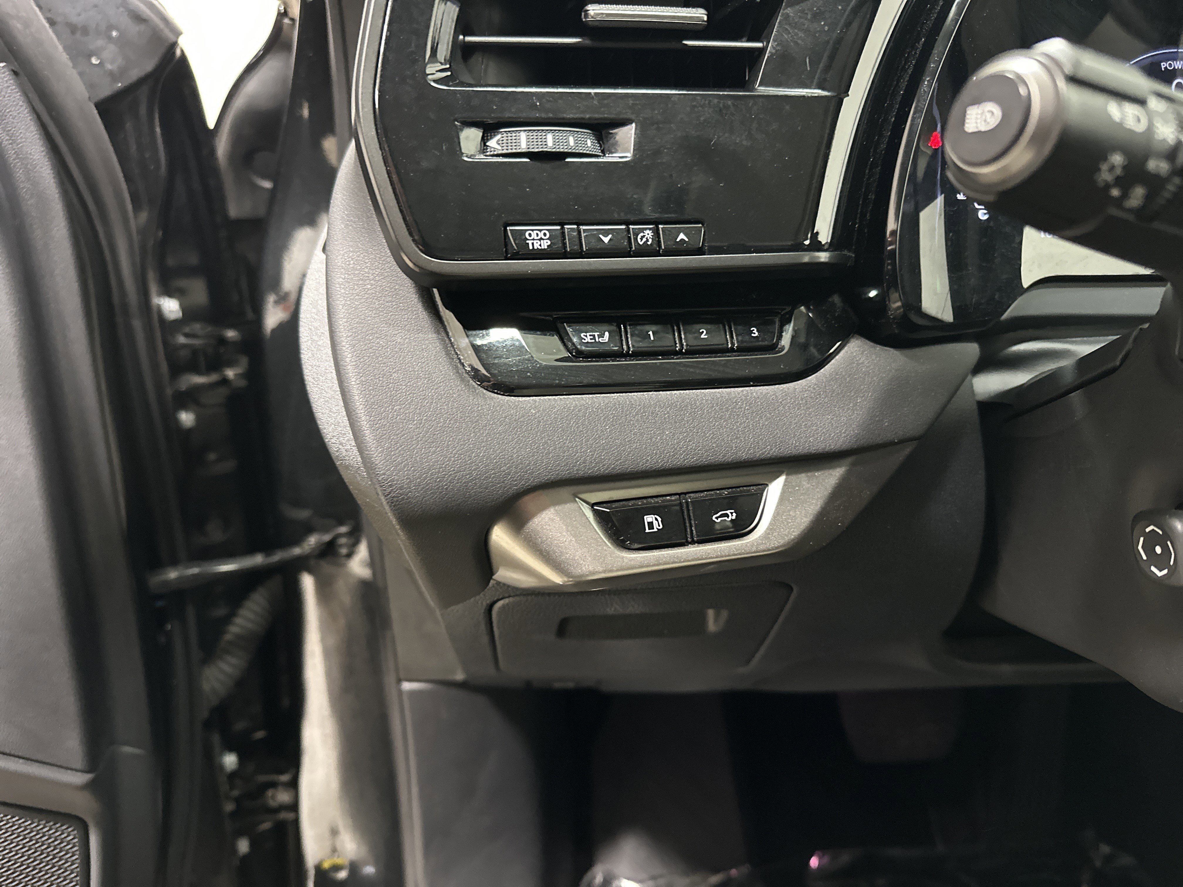 Certified 2023 Lexus RX 350 w/ Accessory Package (Z1) image 37