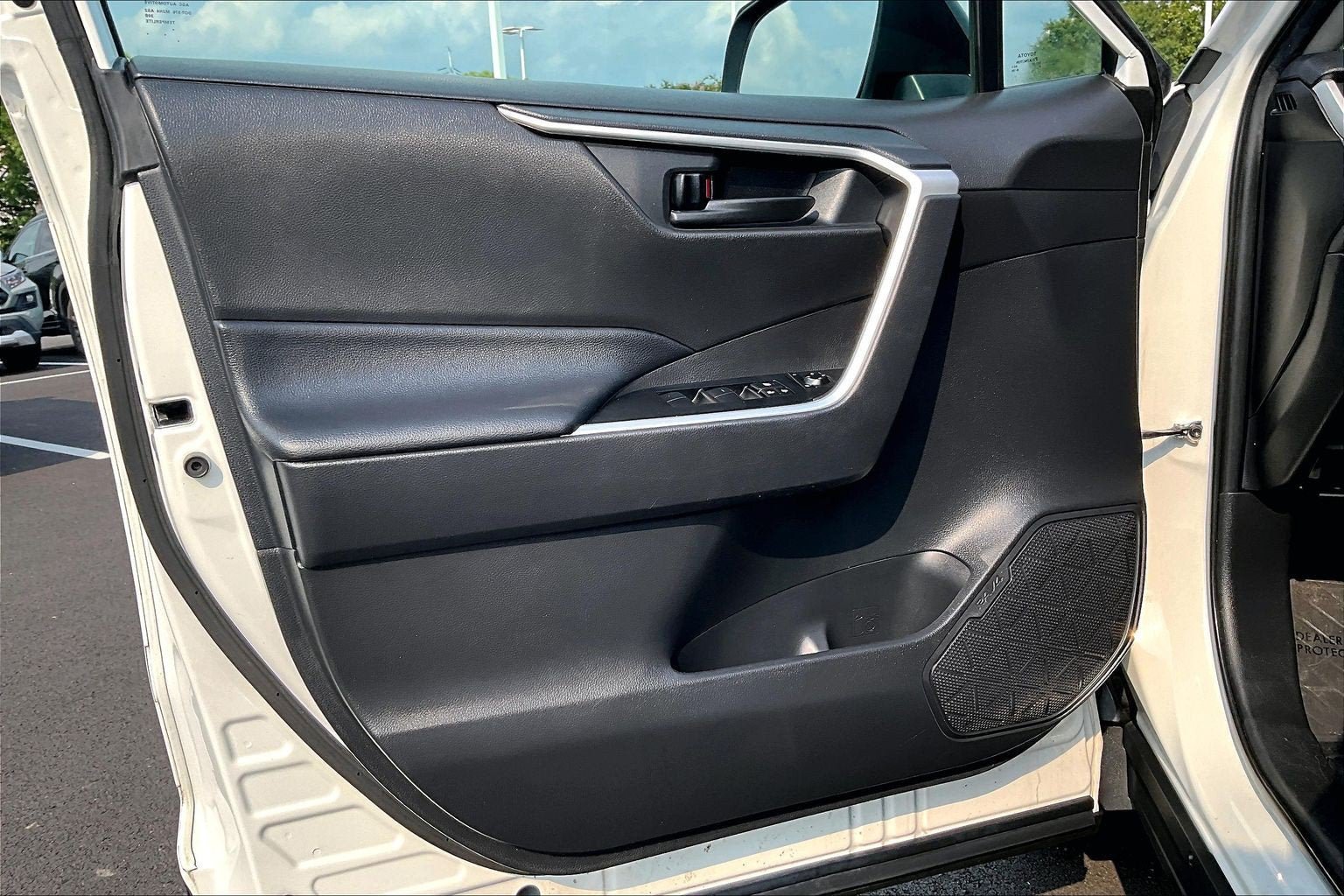 Used 2021 Toyota RAV4 LE FWD image 21