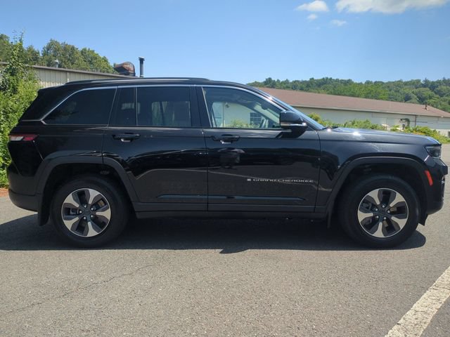 Certified 2022 Jeep Grand Cherokee Limited 4xe w/ MOPAR Finishing Package AWD/4WD image 4