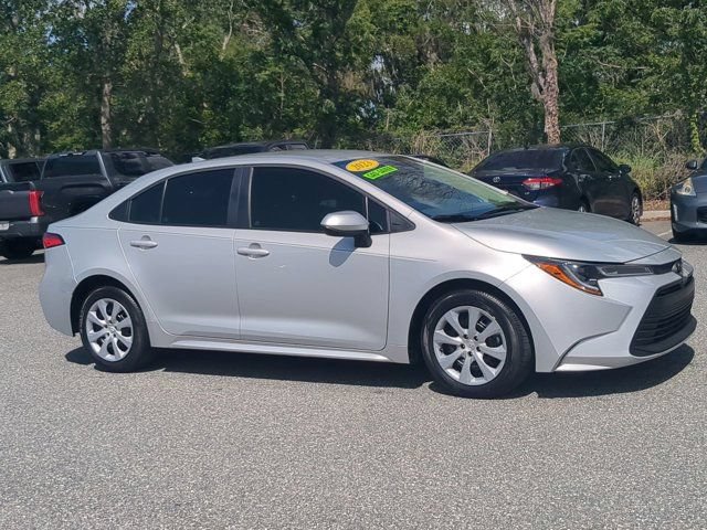 Used 2023 Toyota Corolla LE FWD image 2