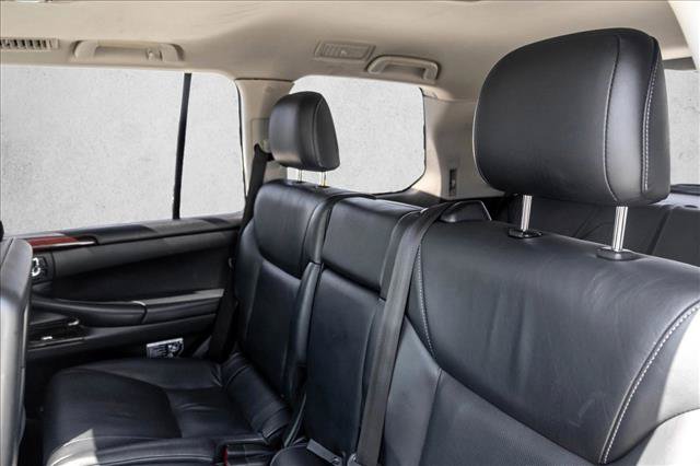 Used 2013 Lexus LX 570 4WD w/ Luxury Pkg image 22