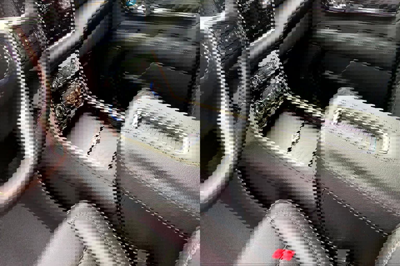 Used 2022 GMC Yukon Denali w/ Denali Premium Package image 17