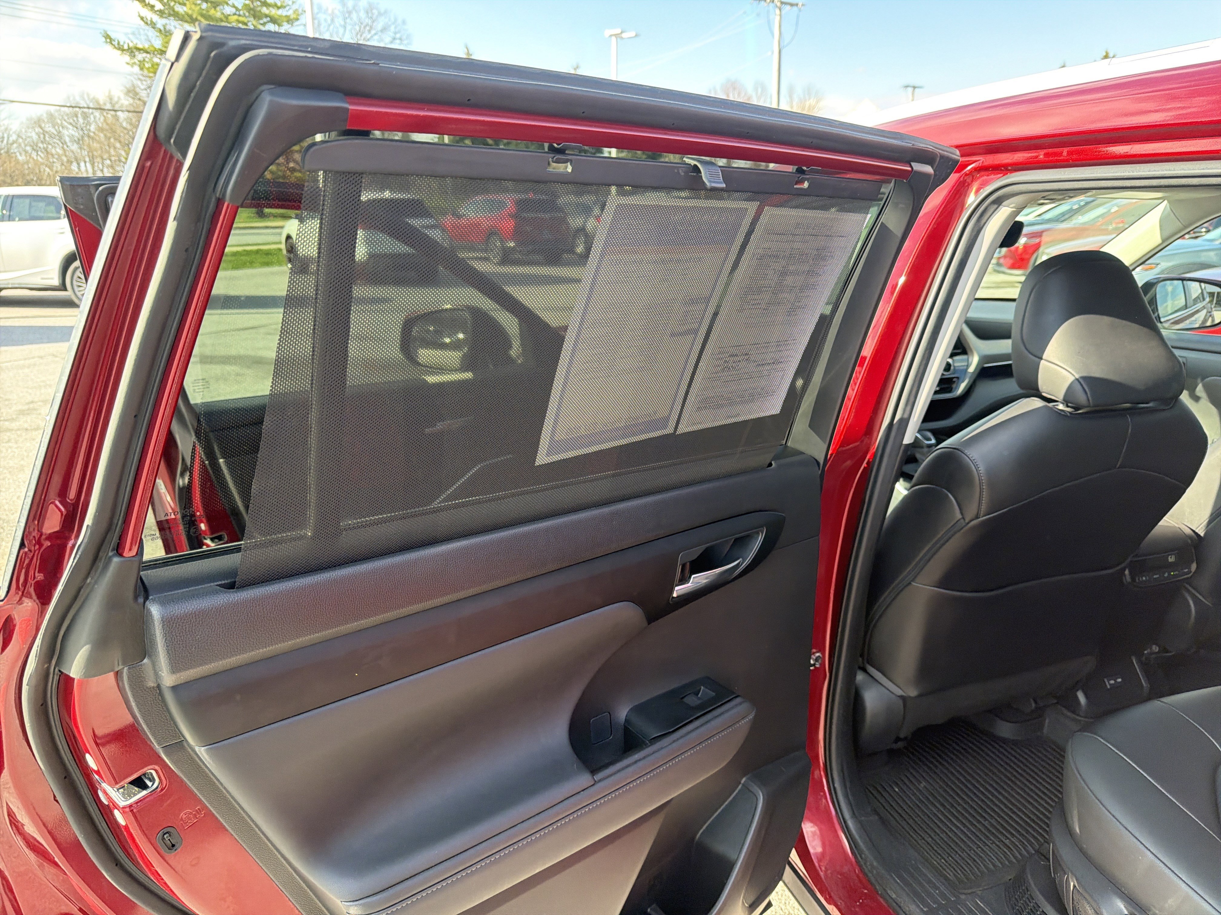 Used 2023 Toyota Highlander XLE AWD/4WD image 56