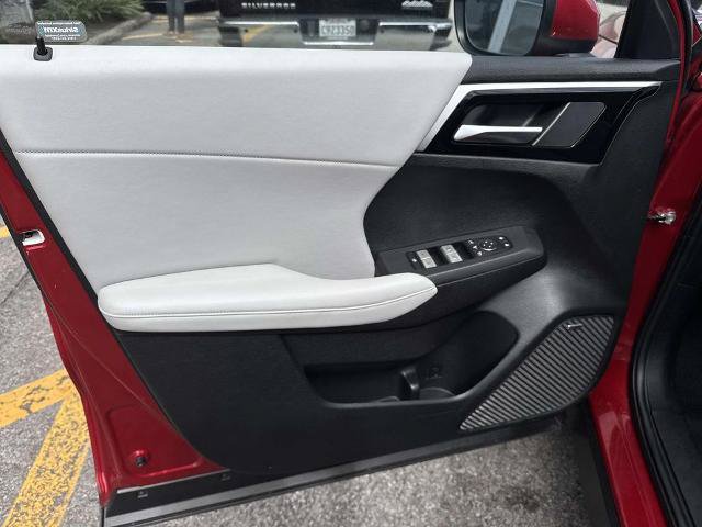 Used 2025 Mitsubishi Outlander AWD image 19