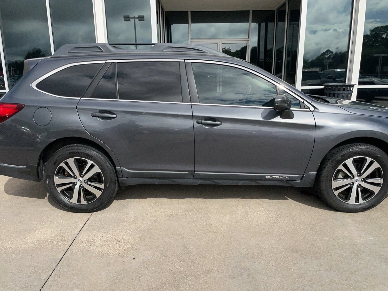 Used 2019 Subaru Outback 3.6R Limited AWD/4WD image 6