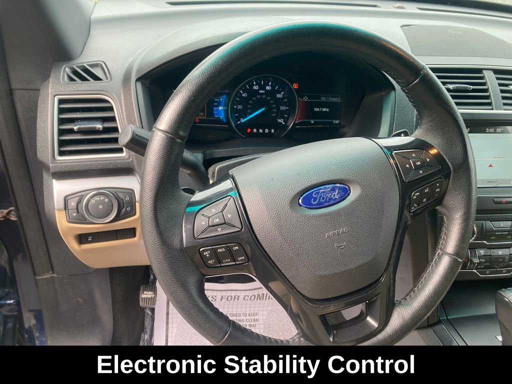 Used 2017 Ford Explorer XLT w/ Equipment Group 202A AWD/4WD image 18