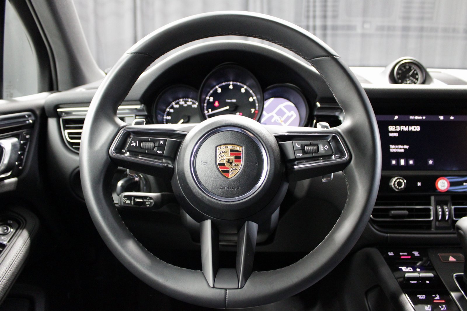 Used 2025 Porsche Macan image 26