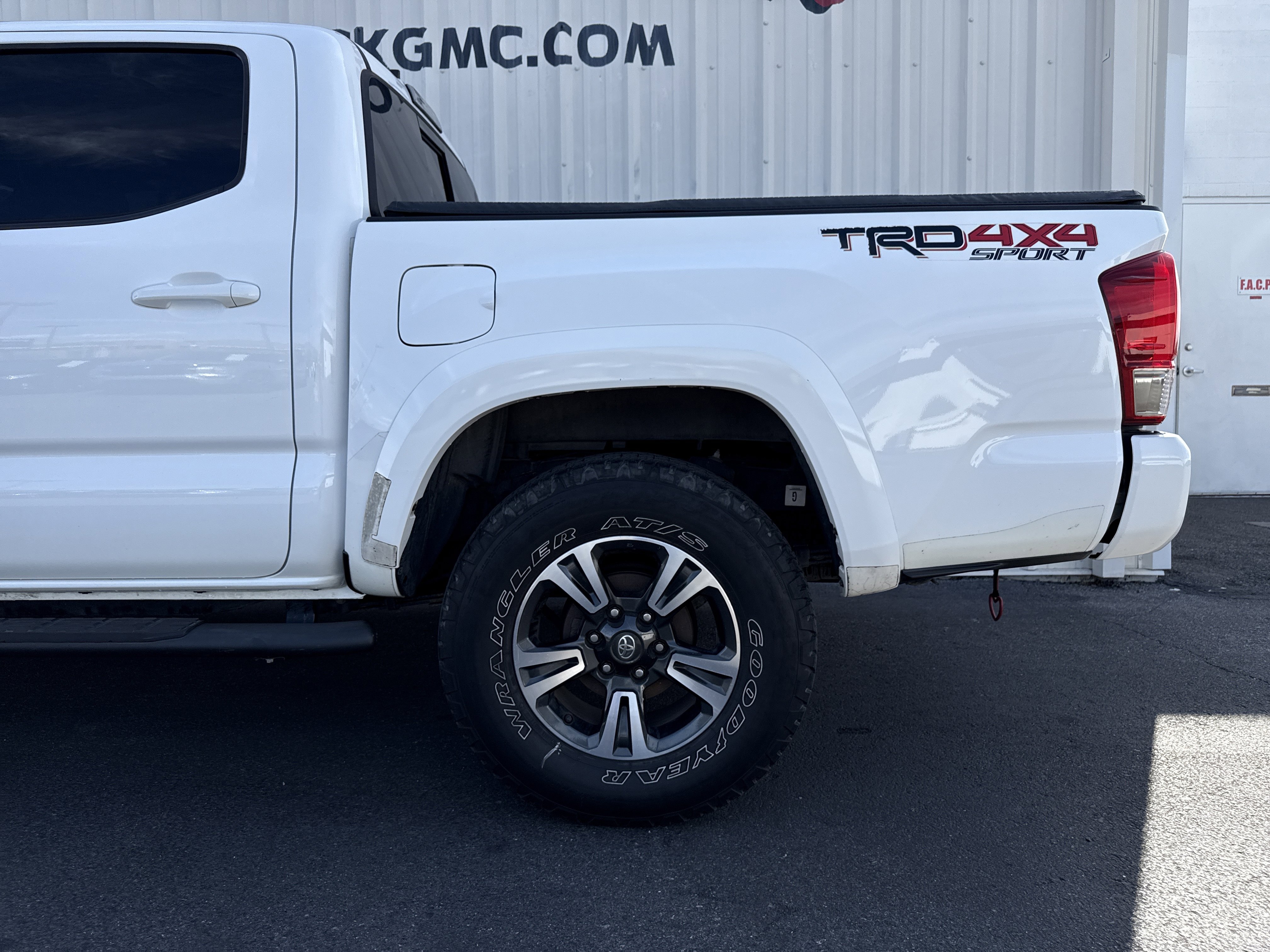 Used 2017 Toyota Tacoma TRD Sport w/ Premium & Technology Package image 3