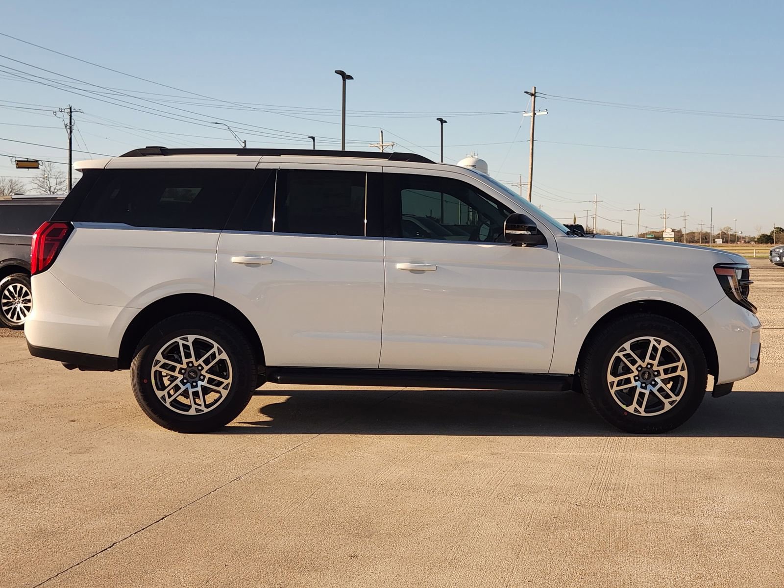 New 2026 Ford Expedition Active image 7