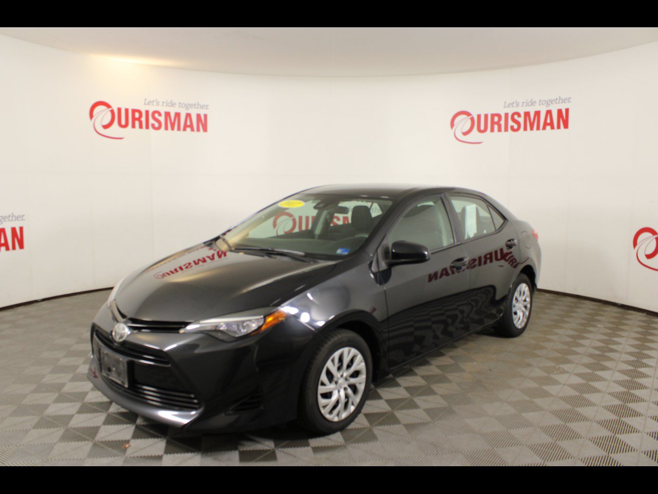 Used 2017 Toyota Corolla LE FWD image 3