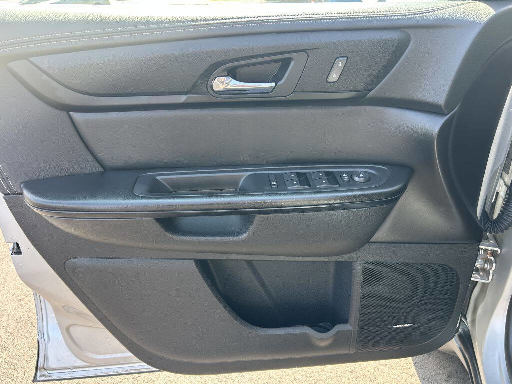 Used 2017 Chevrolet Traverse LT w/ Traveler's Package image 9