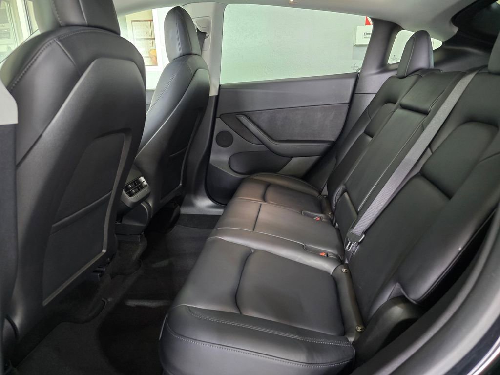 Used 2022 Tesla Model Y Long Range AWD/4WD image 24