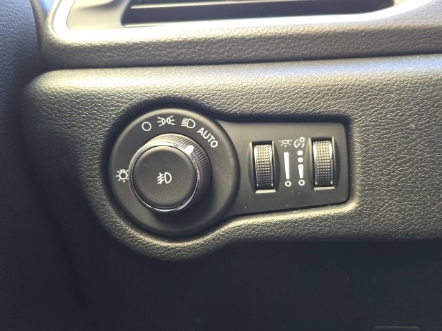 New 2026 Chrysler Pacifica Select image 14