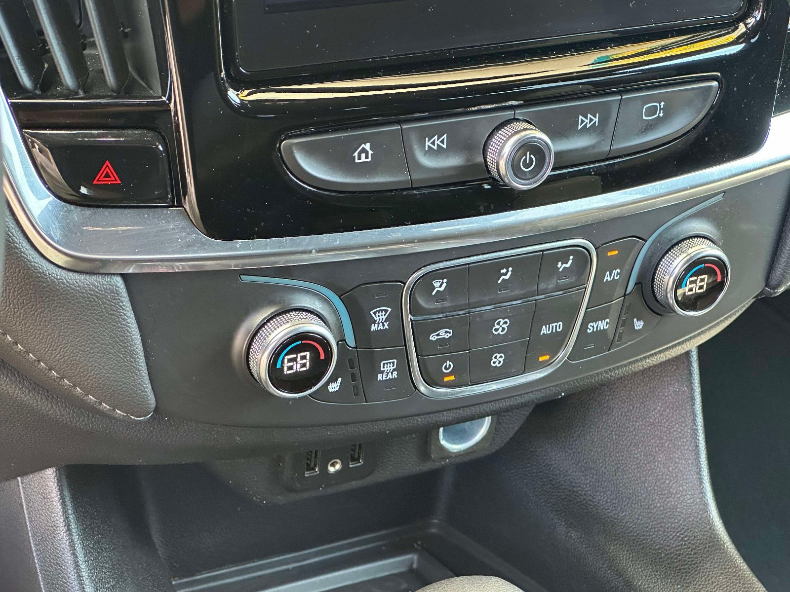 Used 2023 Chevrolet Traverse LT AWD/4WD image 32