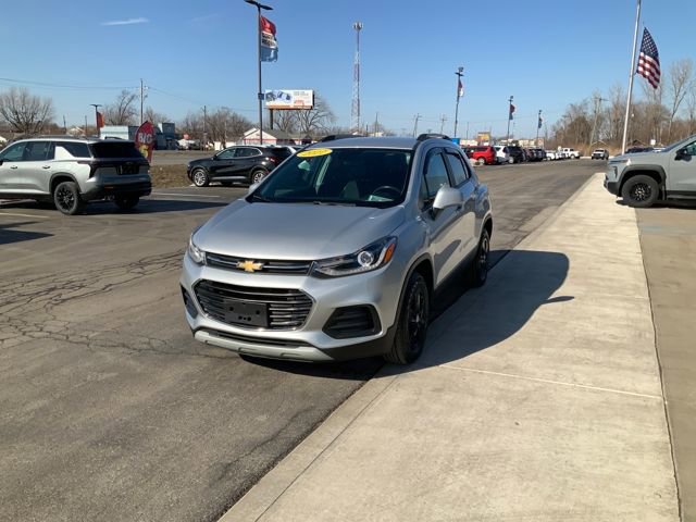 Used 2022 Chevrolet Trax LT w/ LT Convenience Package image 2