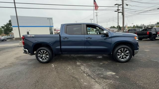 Used 2022 Chevrolet Silverado 1500 LT AWD/4WD image 9