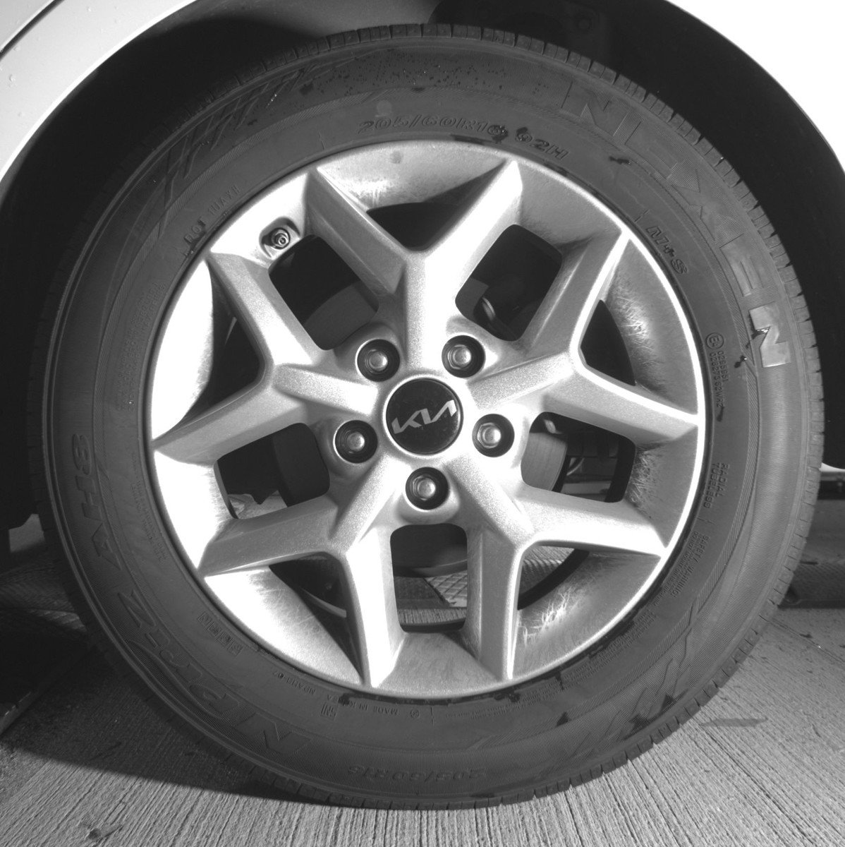 Used 2025 Kia Soul LX w/ LX Technology Package FWD image 14