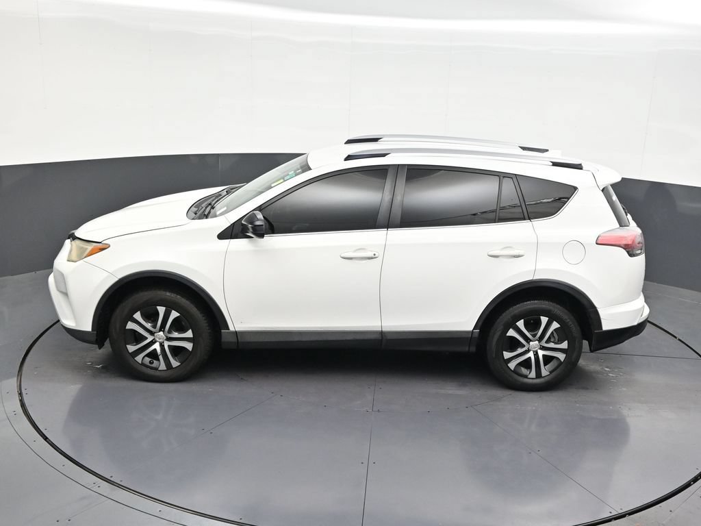 Used 2018 Toyota RAV4 LE FWD image 16
