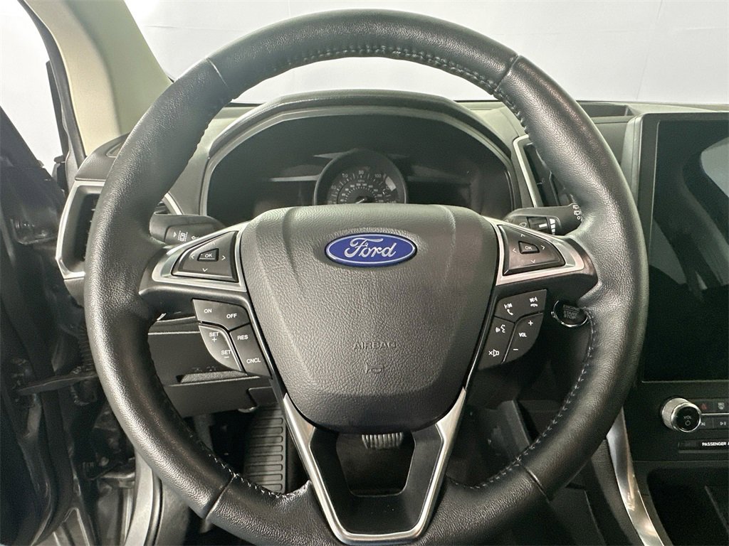 Used 2024 Ford Edge Titanium image 19