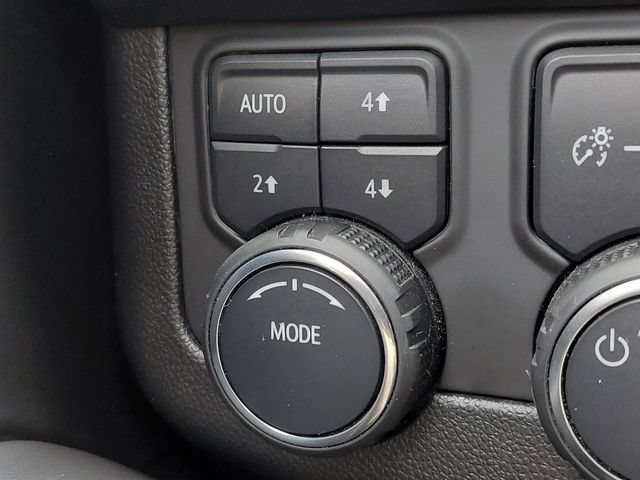 Used 2024 Chevrolet Suburban Z71 w/ Luxury Package AWD/4WD image 17