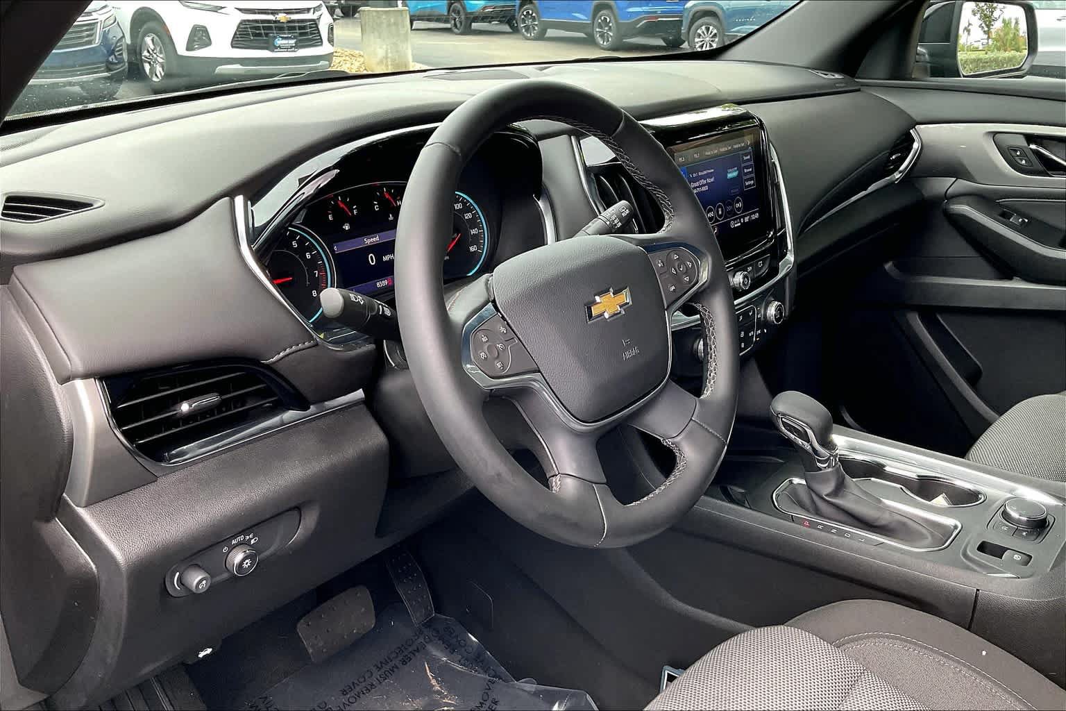 Used 2023 Chevrolet Traverse LT FWD image 14