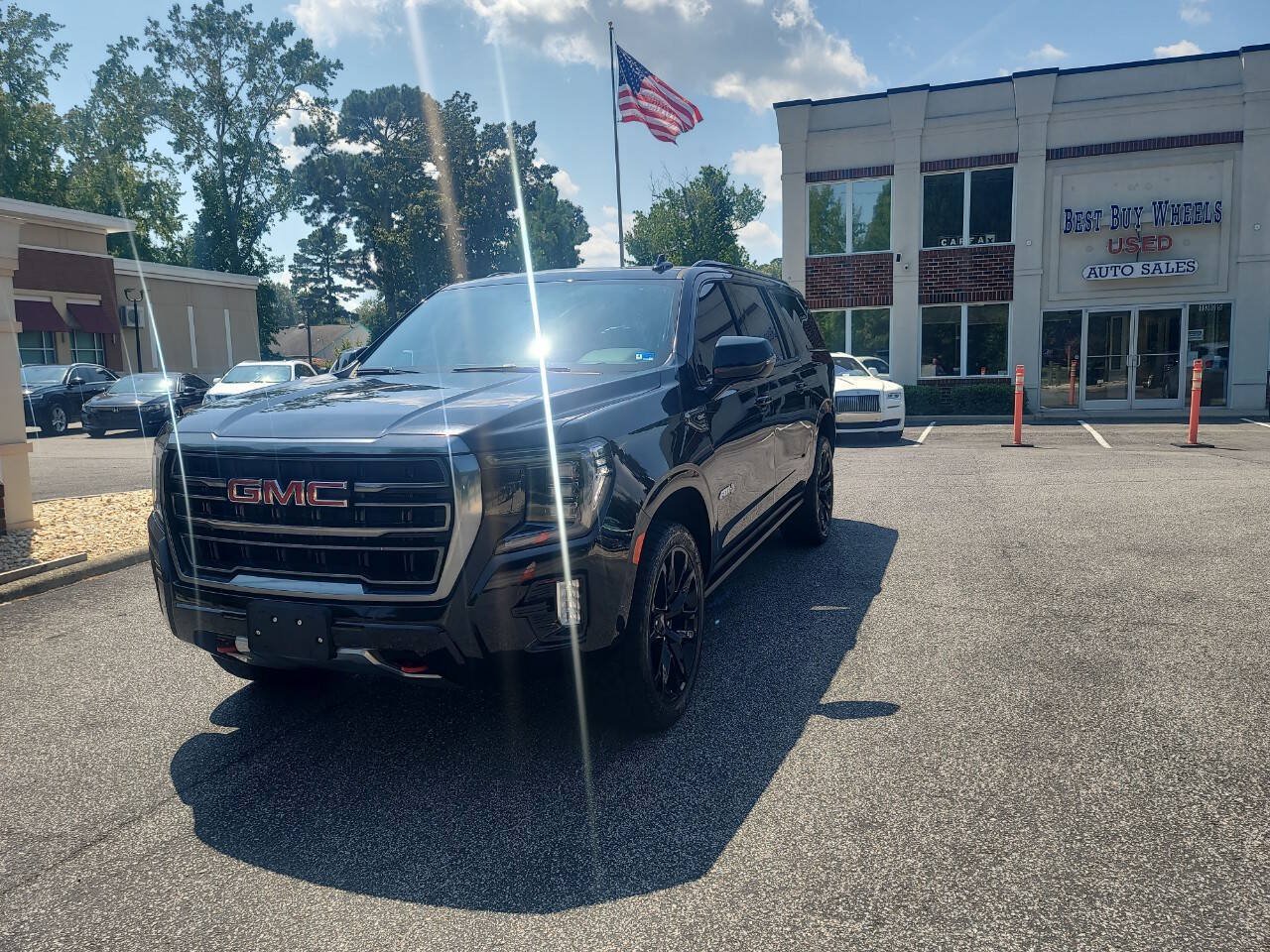 Used 2022 GMC Yukon XL AT4 AWD/4WD image 3