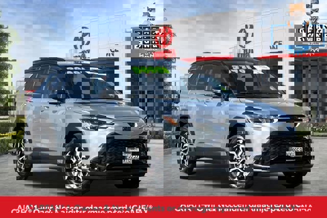 Certified 2024 Toyota Corolla Cross SE w/ Moonroof Package image 2