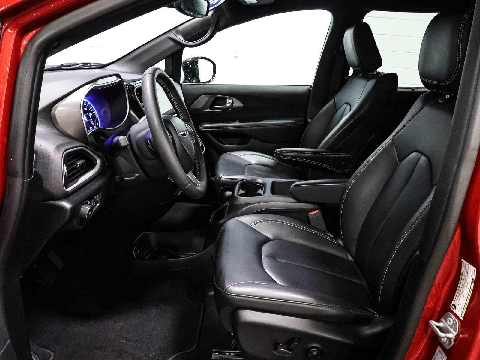 Used 2025 Chrysler Pacifica Select FWD image 20