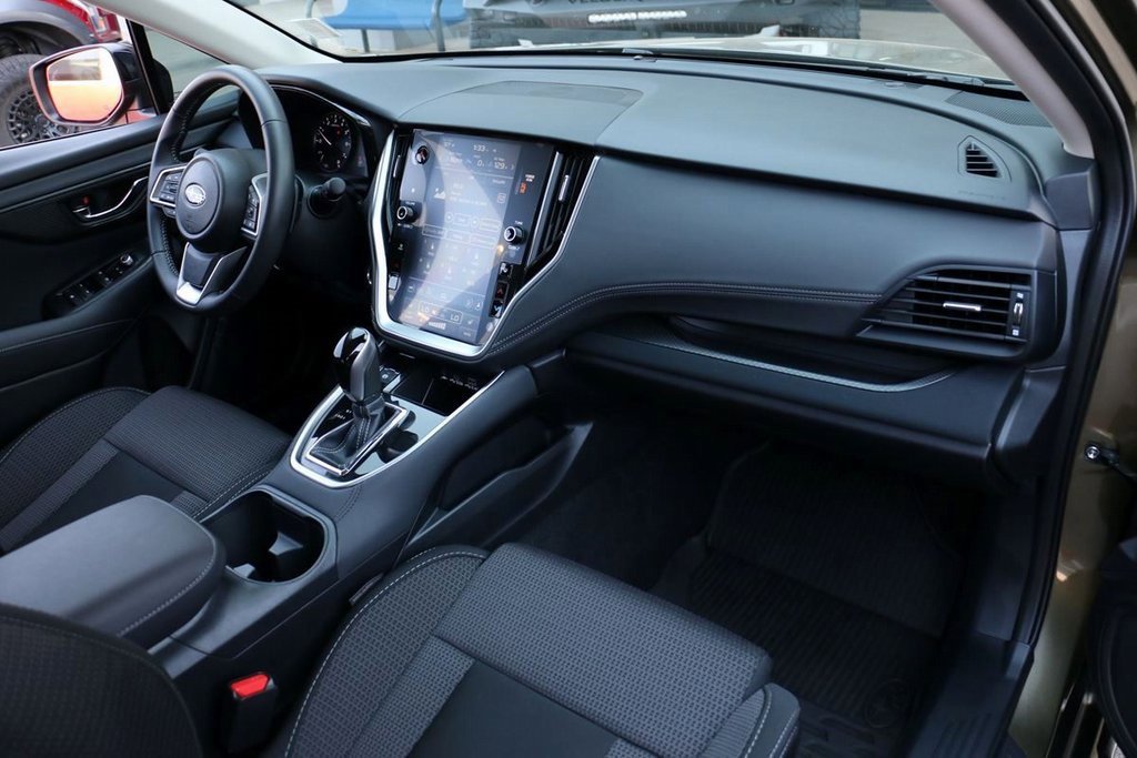Used 2025 Subaru Outback Premium image 30